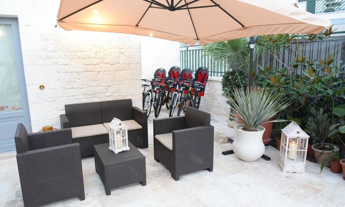 Alberobello Bed & Breakfast | Relaxing Suite in Rock with Spa and Hot Tub Amenities