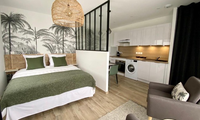 Stuckange Apartment | Discover Suite les Cèdres d'Or: Family-Friendly Retreat