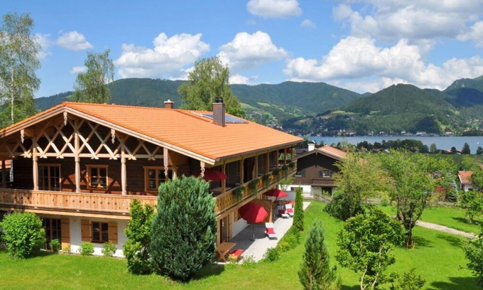 Abwinkl Ski Chalet | Modern Retreat at Suite Linde with Pet-Friendly Amenities