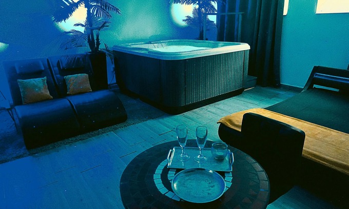 Mesagne Bed & Breakfast | Relaxing Suite Luna with Private Jacuzzi and Spa Amenities