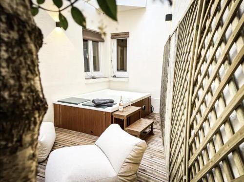Ternes Apartment | Indulge in a Private Garden Suite with Jacuzzi Retreat