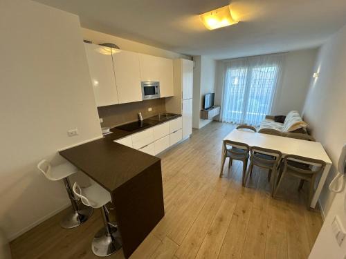 Old Town Apartment | Beachfront Suite Marconi: Family-Friendly Ocean Views