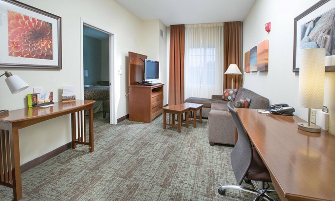National Hills Condo | Comfortable Suite Near Bush Field Airport with Free Breakfast