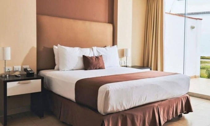 Asia House | Suite Ocean at VPX Hotel.