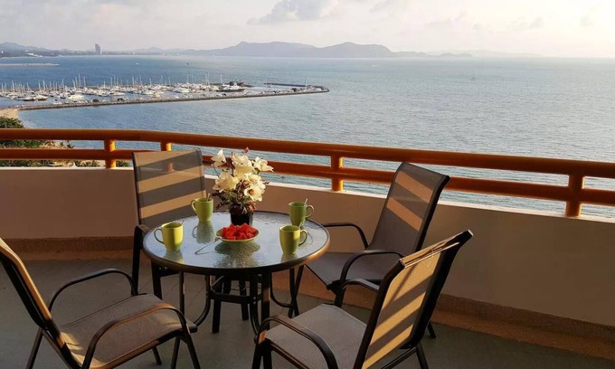 Na Chom Thian Condo | Escape to a Private Beach Suite with Ocean Views