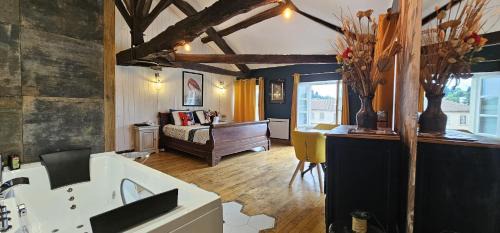 Confolens Apartment | Romantic Suite Penthouse with Jacuzzi in Confolens