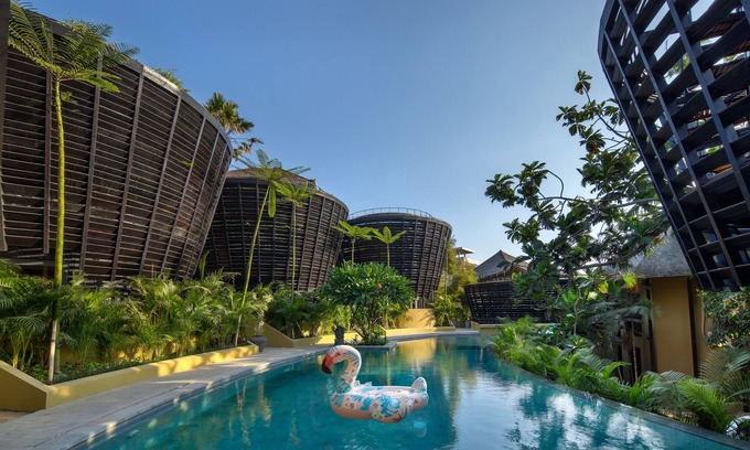 Batu Bolong Resort | Inviting Suite with Plunge Pool in Canggu