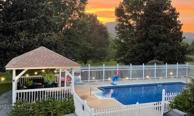 Trenton House | Relaxing Getaway with Pool, Hot Tub & Mountain Views