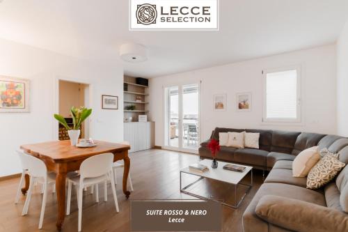 Lecce Apartment | Discover Suite Rosso & Nero: 4-Star Hotel with Hot Tub