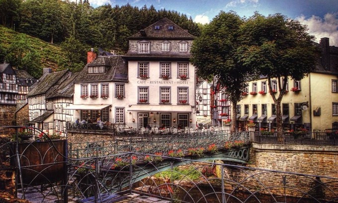 Monschau Hotel | Family-Friendly Suite for 4 at Hotel Horchem GmbH