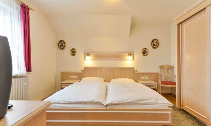 Starnberg House | Cozy Suite with Shower/WC at Gasthof Zur Sonne