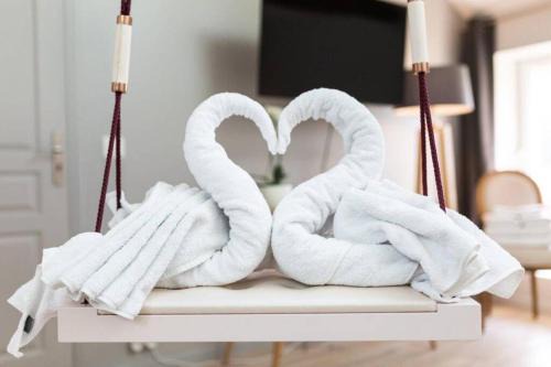 Audrieu Villa | Relaxing Suite & Spa at Maison de Charmes with Sauna