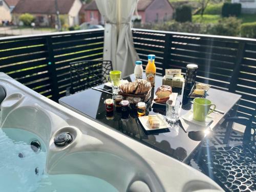 Meisenthal Apartment | Zen Retreat at Suite Spa Privatif Verte Vallée with Ocean View
