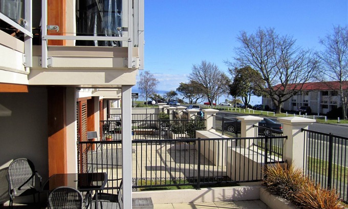 Taupo Apartment | Contemporary Apartment Steps from Town and Scenic Lake