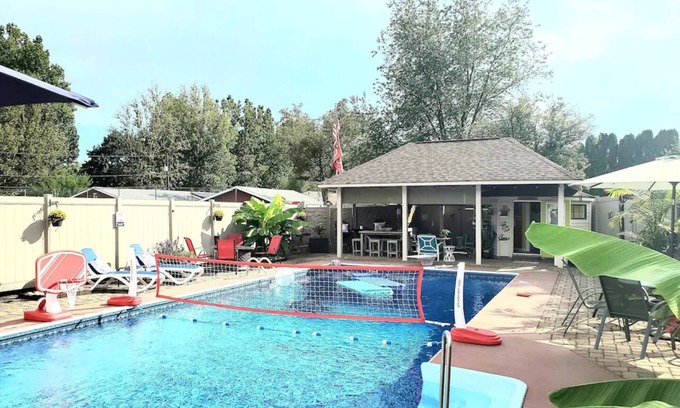 Bressler-Enhaut-Oberlin House | Unforgettable Suite Spot Summer Oasis with Private Pool
