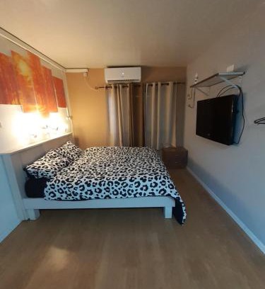 Beit She'an Bed & Breakfast | Cozy Studio Suite with Hot Tub & Breakfast Included