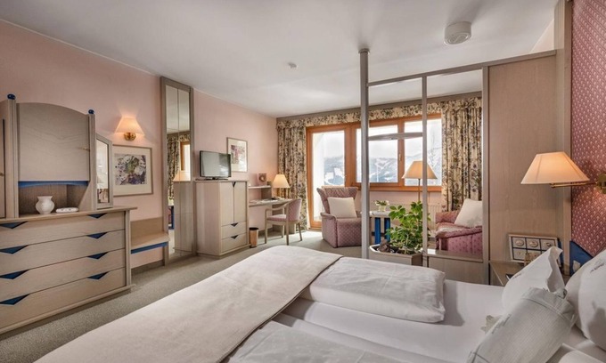 Sankt Oswald House | Elegant Suite Sonnentau at Hotel St. Oswald Awaits You
