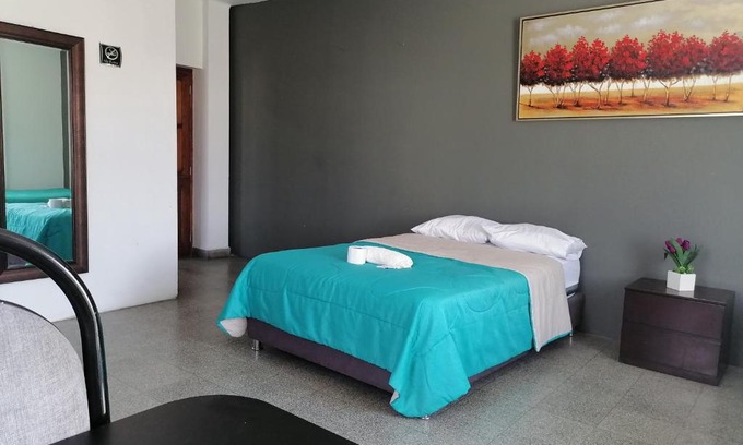 Trujillo Hotel | Pet-Friendly Suite Trujillo with Complimentary Breakfast