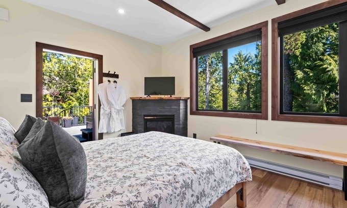 Ucluelet House | Suite Ucluelet - Romantic Couples Getaway-Sauna!