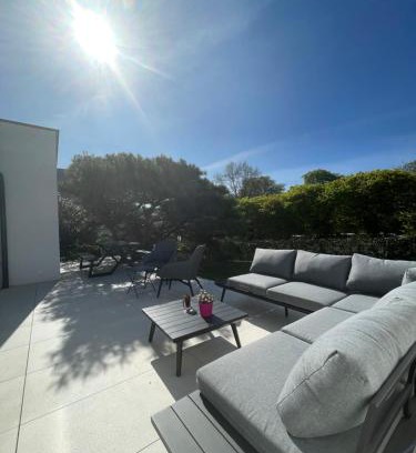 Bouge Bed & Breakfast | Oceanfront Suite & Vins - Guest Rated 10/10 with Hot Tub