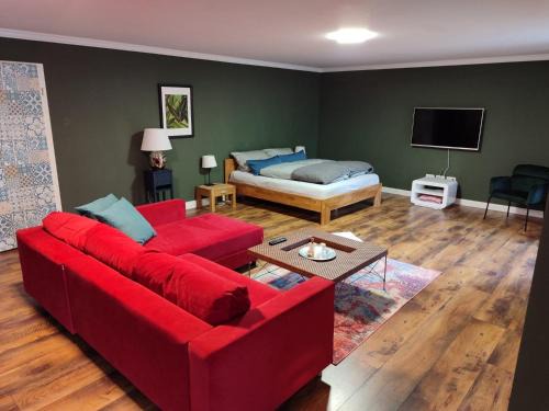Unsleben Apartment | Pet-Friendly Retreat at Suite Vorderrhön Anní - Rated 9.3