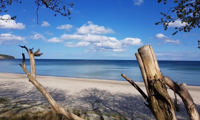 Monchgut-Granitz Apartment | Relax at Suite WIDAR - Private Beach, Sauna & Garden Oasis