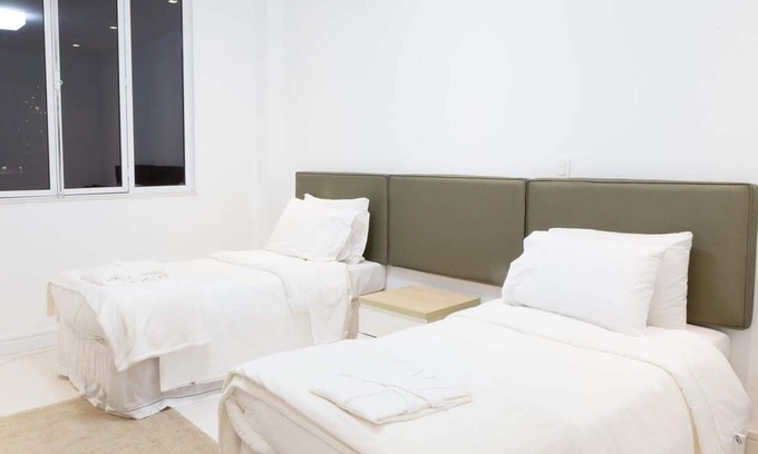 Sao Conrado Hotel | Comfortable Suite with Ocean View and Spa Amenities