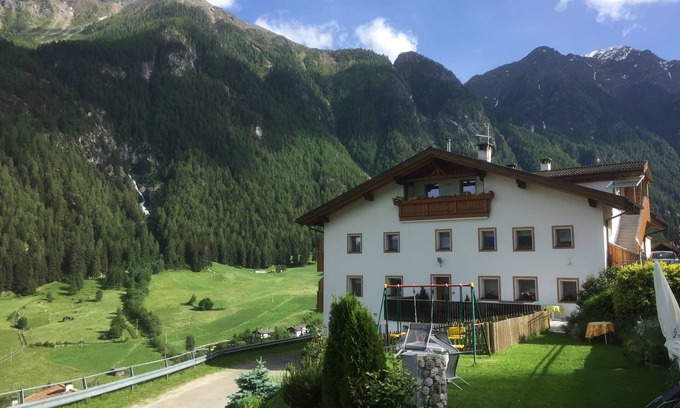 Meiern House | Stunning Apartment with Breathtaking Flim Waterfall Views