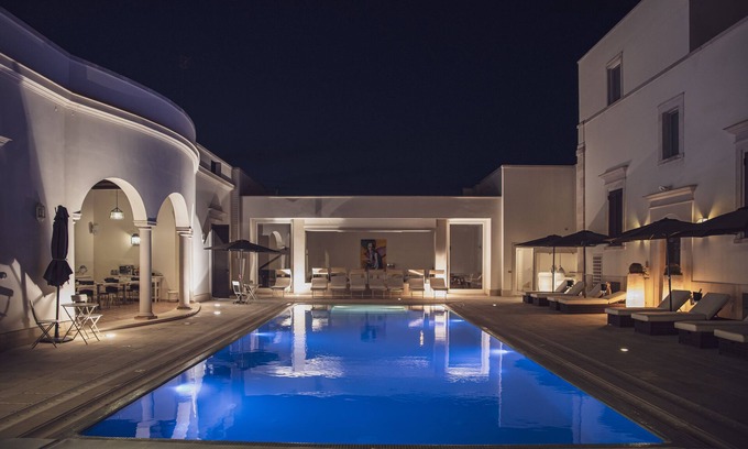 Conversano Villa | Relaxing Suite with Hot Tub and Steam Room Amenities