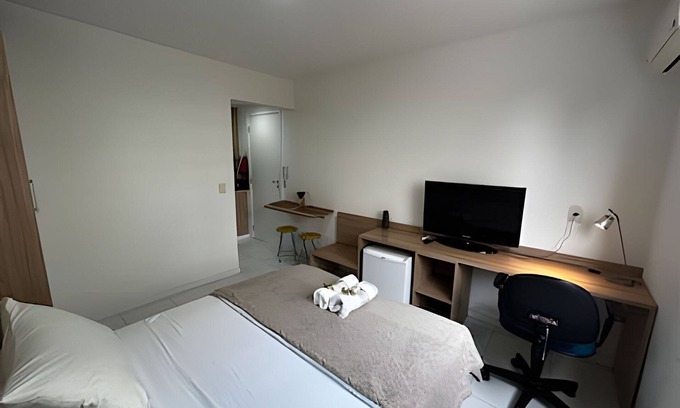 Jacarepagua House | Suite with mini kitchen and pool