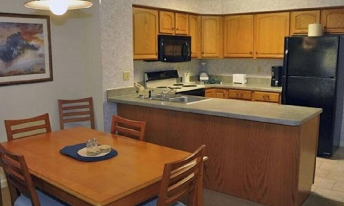 McGaheysville Resort | Cozy Suite with Majestic Mountain View & Pool Access
