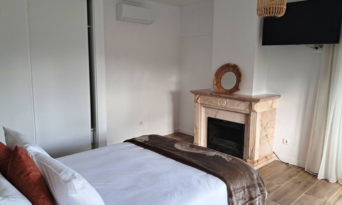 Castelo Apartment | Suite with private bathroom, living room and balcony overlooking Serra da Arrábida at Casa das Vinhas