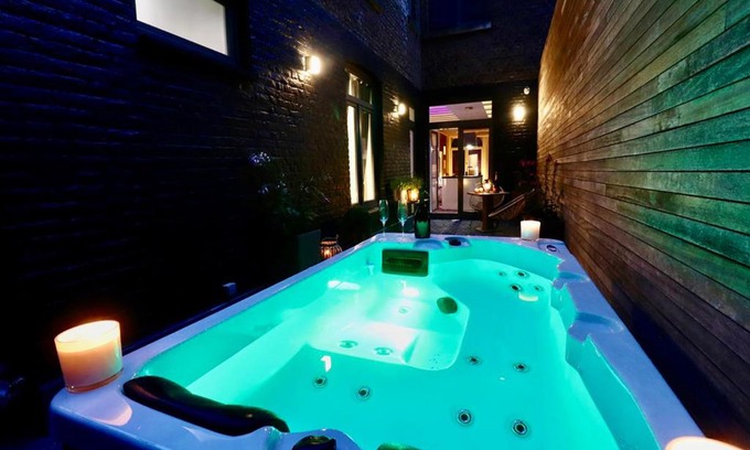Liege Apartment | Discover SuiteDreams: Bubble Suite in Liège with Hot Tub