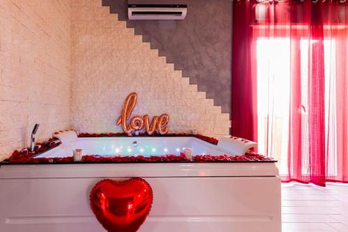 San Giorgio a Cremano Apartment | Relaxing Getaway at SuiteHouse with Jacuzzi & Breakfast