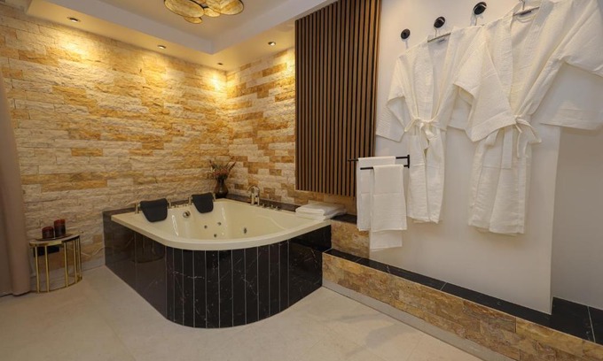 Aachen Hotel | Relaxing Suites Aix la Chapelle with Spa and Dining in Aachen