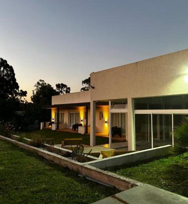 Tandil House | Guest Rated Suites CasaCruz Tandil with Ocean View Pool