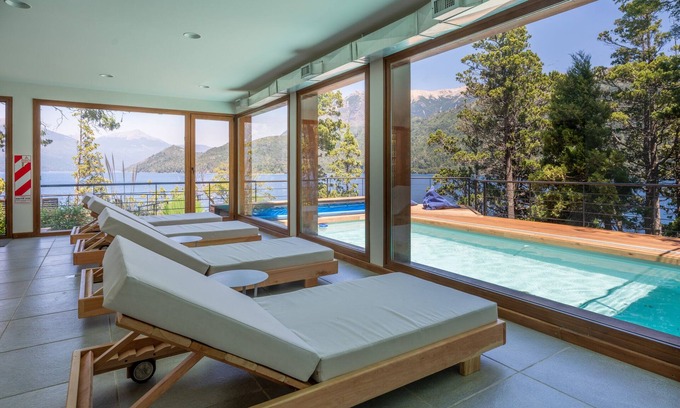 Villa Arelauquen Hotel | Experience Comfort at Suites del Lago Lenga A