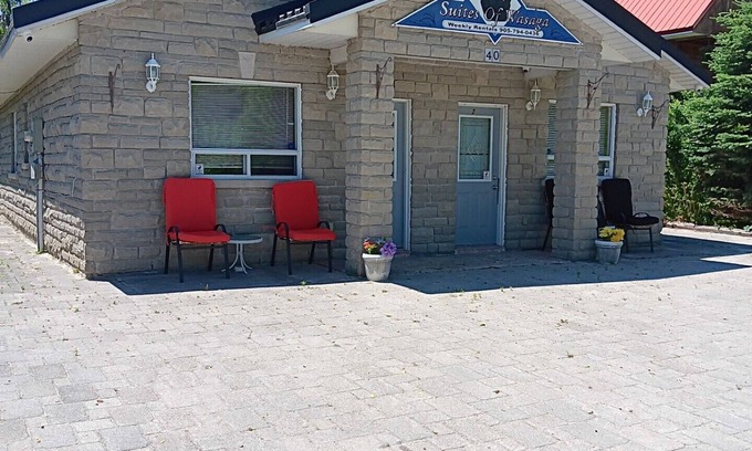 Wasaga Beach Cottage | Inviting Suites of Wasaga Beach: Steps from the Shore