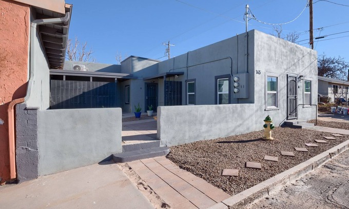 Pomerene House | Pet-Friendly Suites on San Pedro - Unit B with Breakfast