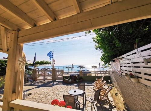 Chrisi Akti Apartment | Discover Suites Pierion Musses: Oceanfront Bliss Awaits