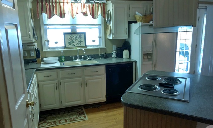 Georgetown House | Discover "SUITS ME" on the Black River - Pet Friendly Retreat