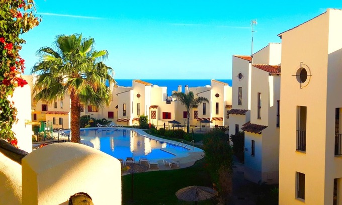 Bahia de Casares Apartment | Suitur Bahía apartment jacuzzi barbecue