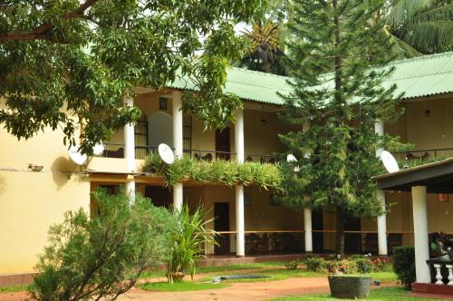 Dambulla House | Budget-Friendly Stay at Sujatha Tourist Rest: Family Amenities