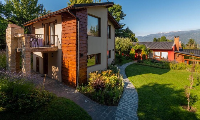 El Bolson Cabin | Guest Rated Sukal: Family-Friendly & Breakfast Included