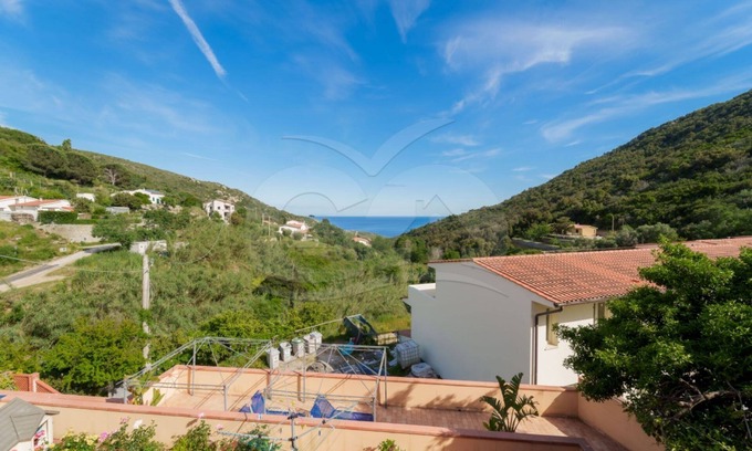 Campo nell'Elba Apartment | Enjoy Breakfast and Family Comfort at Sulla Valle di Seccheto