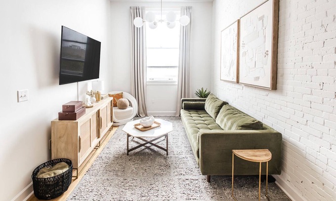 Downtown Charleston Apartment | Sullivan's Suite at 360 King