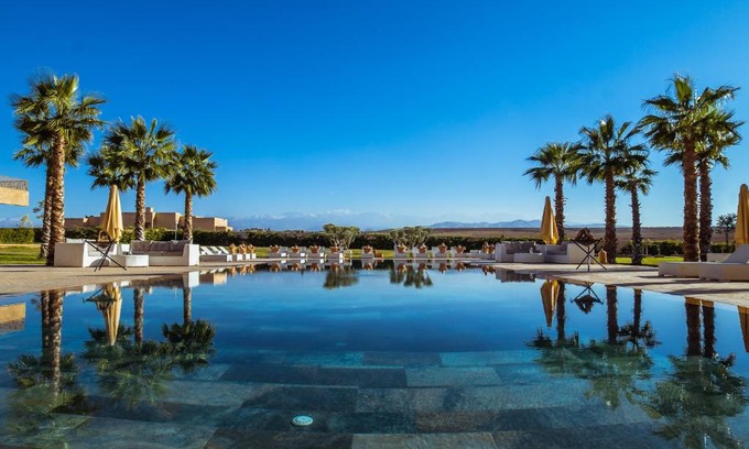 Oumnass Hotel | Elegant Sumahan Suites & Spa with Oceanfront Views