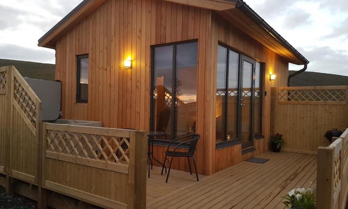 Reykholt House | Family-Friendly Sumarhúsin Signýjarstöðum with Hot Tub