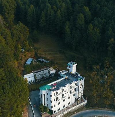 Pithoragarh Hotel | Welcoming Sumeru Resort: Pet Friendly with Breakfast Included