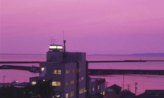 Teradomari Hotel | Experience Ocean Views at Sumiyoshiya with Hot Tub Access